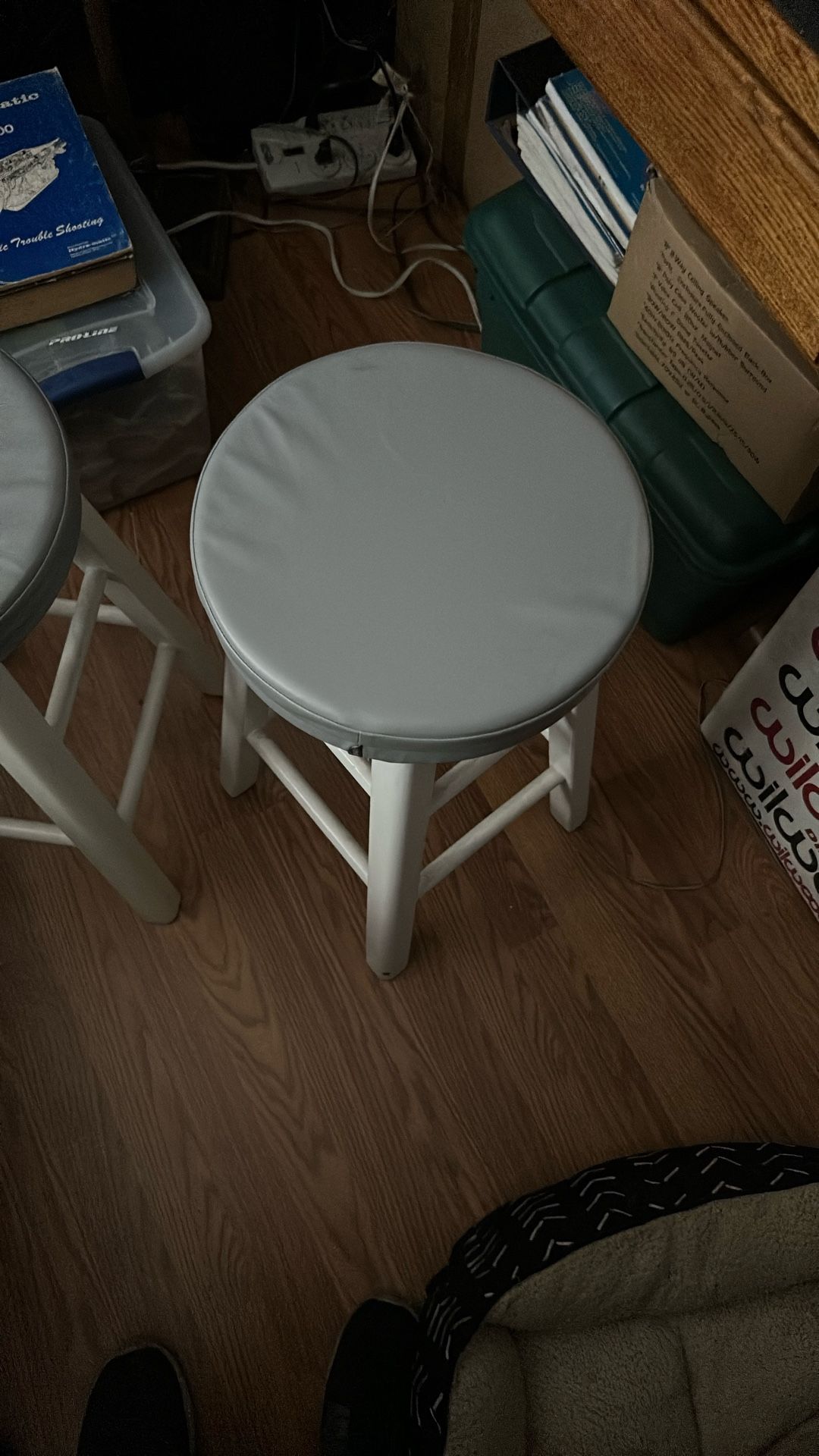 Like New Bar Stools Knee High For Ref