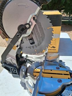 Dewalt 10in single bebel compound miter saw