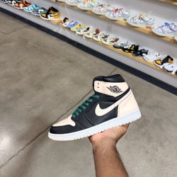 Pre-loved Air Jordan 1 Crimson Sz 11