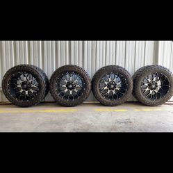 35x12.5R22 Chevrolet GMC bolt Pattern 