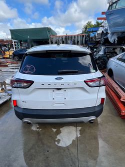 2020 2021  2022 FORD ESCAPE SE REAR END PARTS