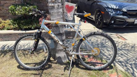 GT aggressor 7000 series mountain bike 8 speed