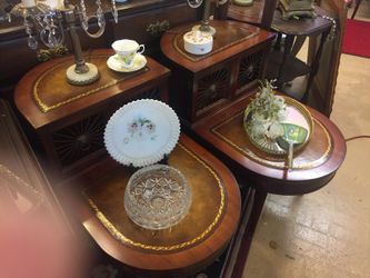 Vintage lion head end table in perfect shape