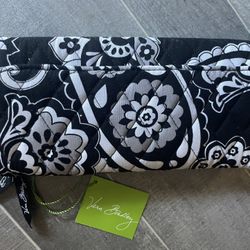 Vera Bradley Midnight Paisley Tri Fold Wallet Magnetic Coin Black & White Quilt
