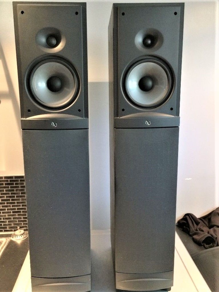 Infinity RS4 Tower Speakers /150 Watts / Excellent Condition