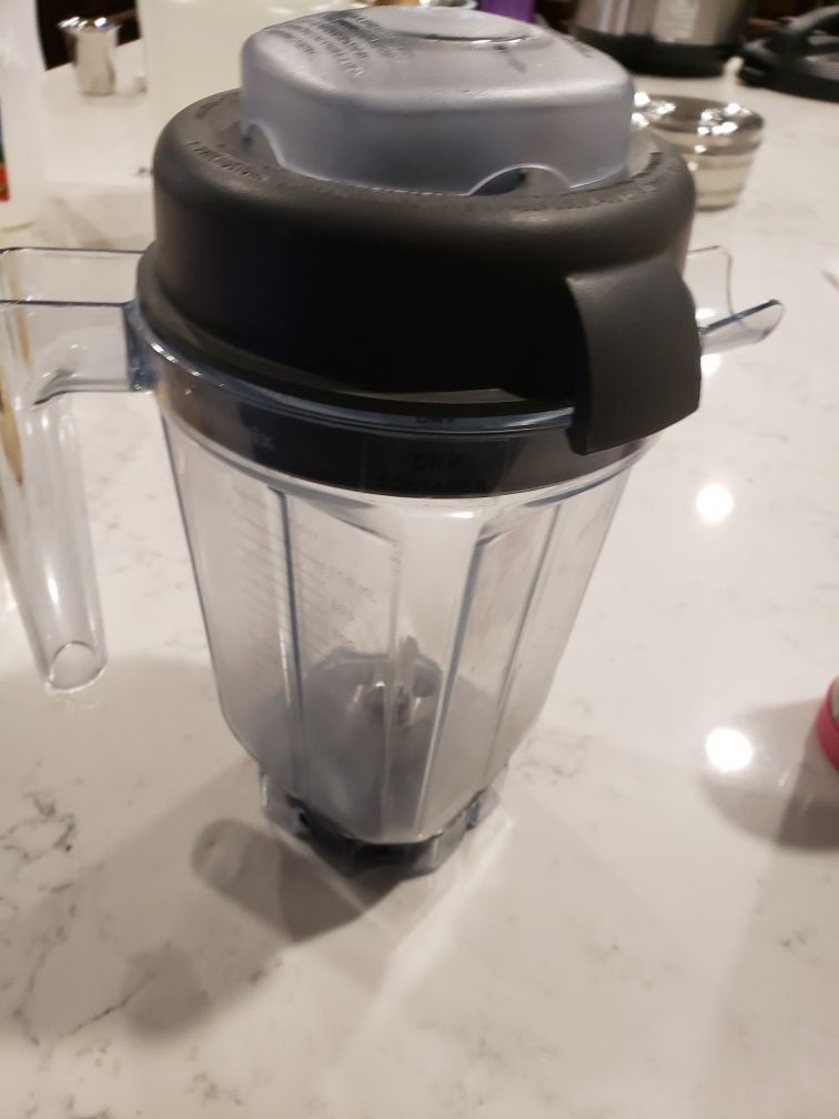 Vitamix 32 oz. Dry container used good condition