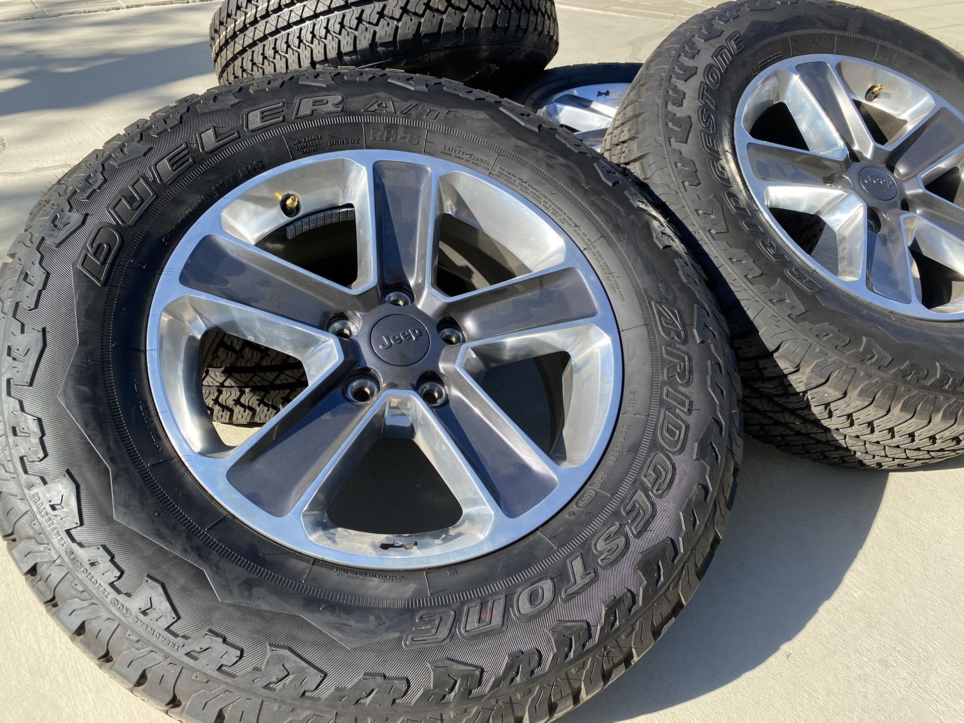 18" 2020 Jeep Wrangler Sahara Wheels Polished Bridgestone AT Tires 255/70r18
