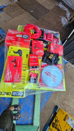 Milwaukee Pallet Pallet of mix tools