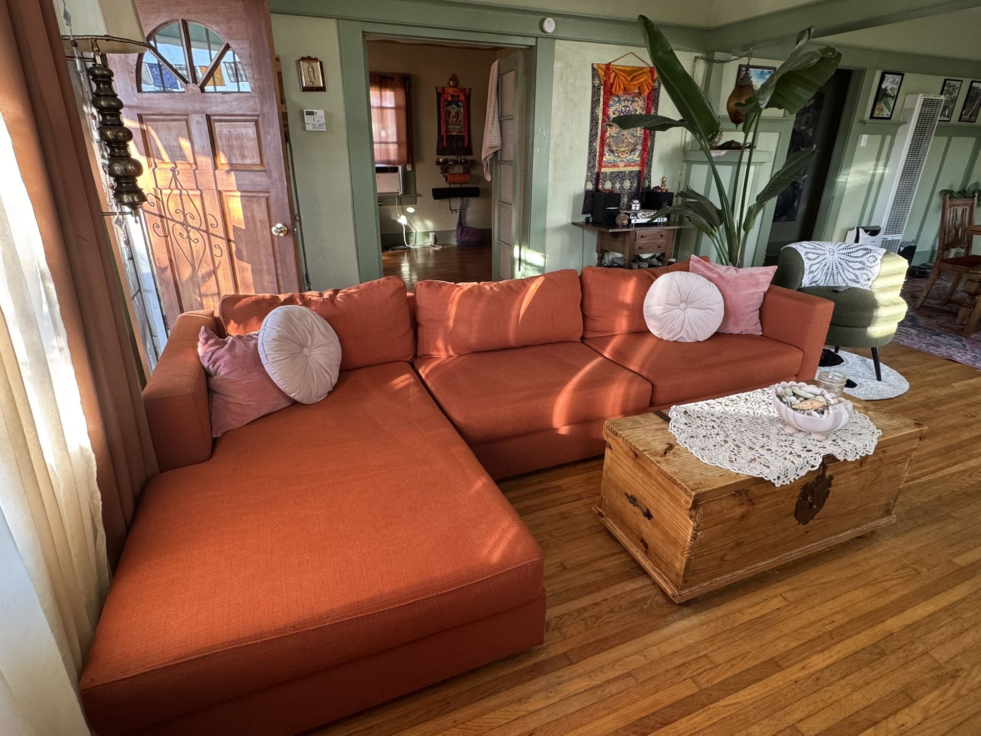 Sectional Couch With Chase