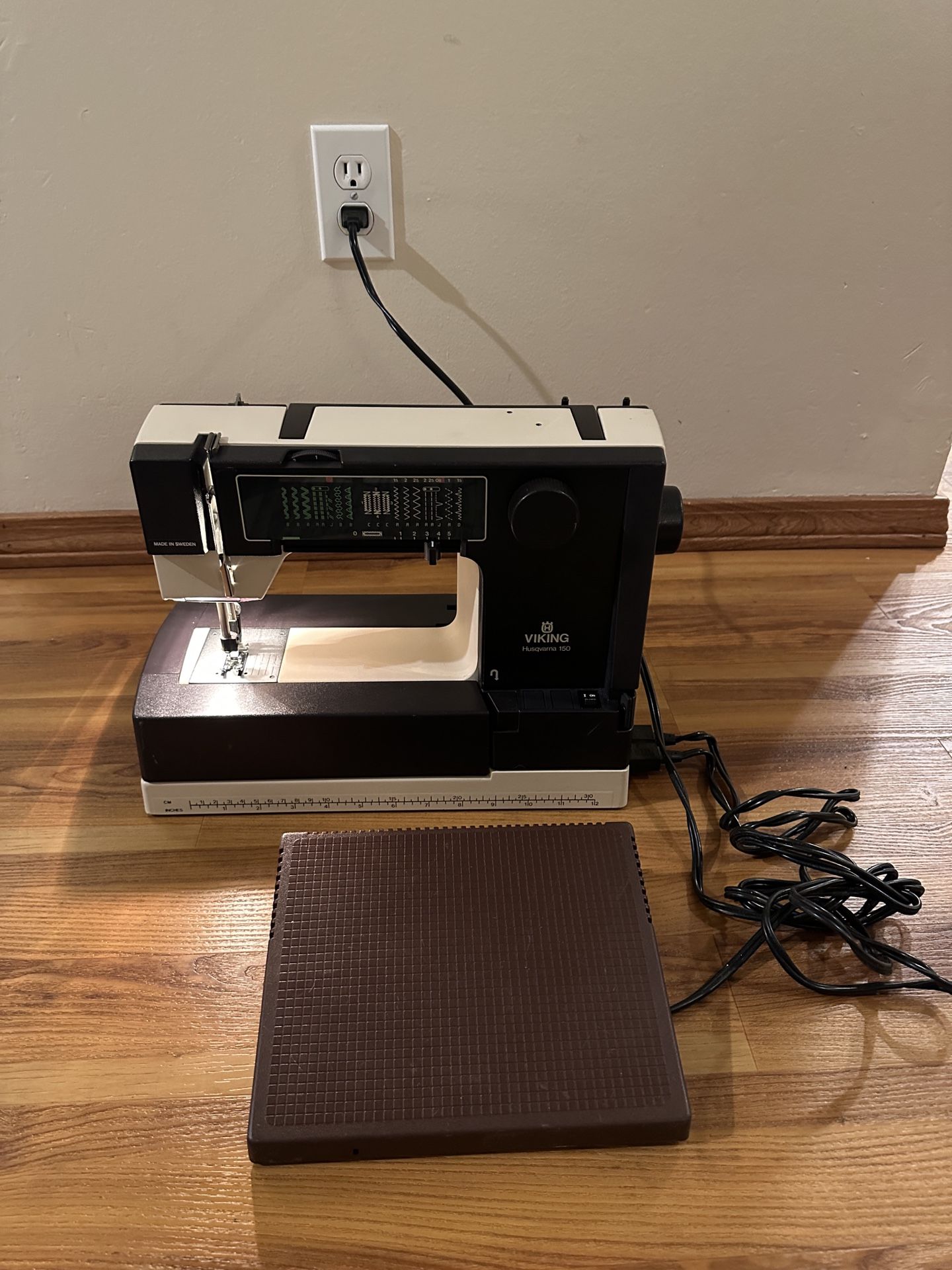 Viking Husqvarna 150 Sewing Machine