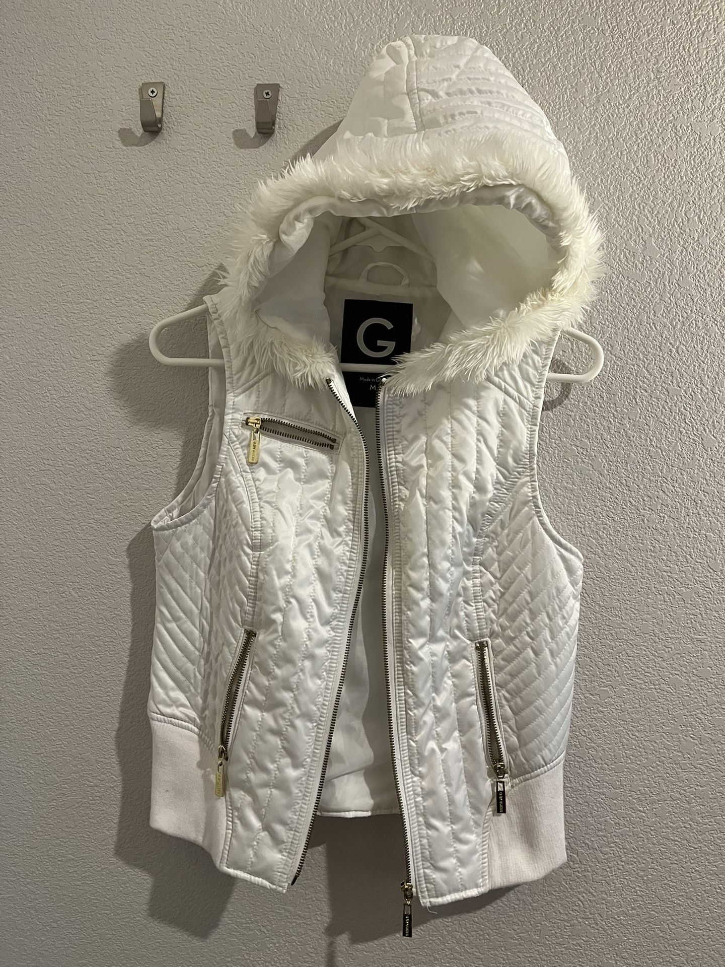 White puffer vest from Guess