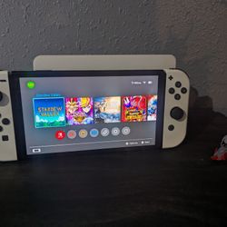 Nintendo Switch OLED + 7 Games