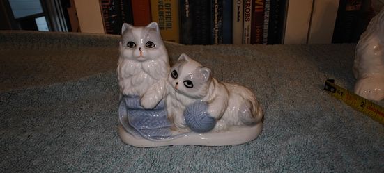 Vintage kittens with blue yarn figurine