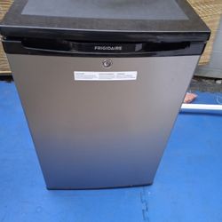 Frigidaire Mini Fridge  22w  36 Ht.