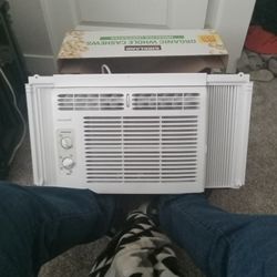 Frigidaire  5000 BTU Air Conditioner New