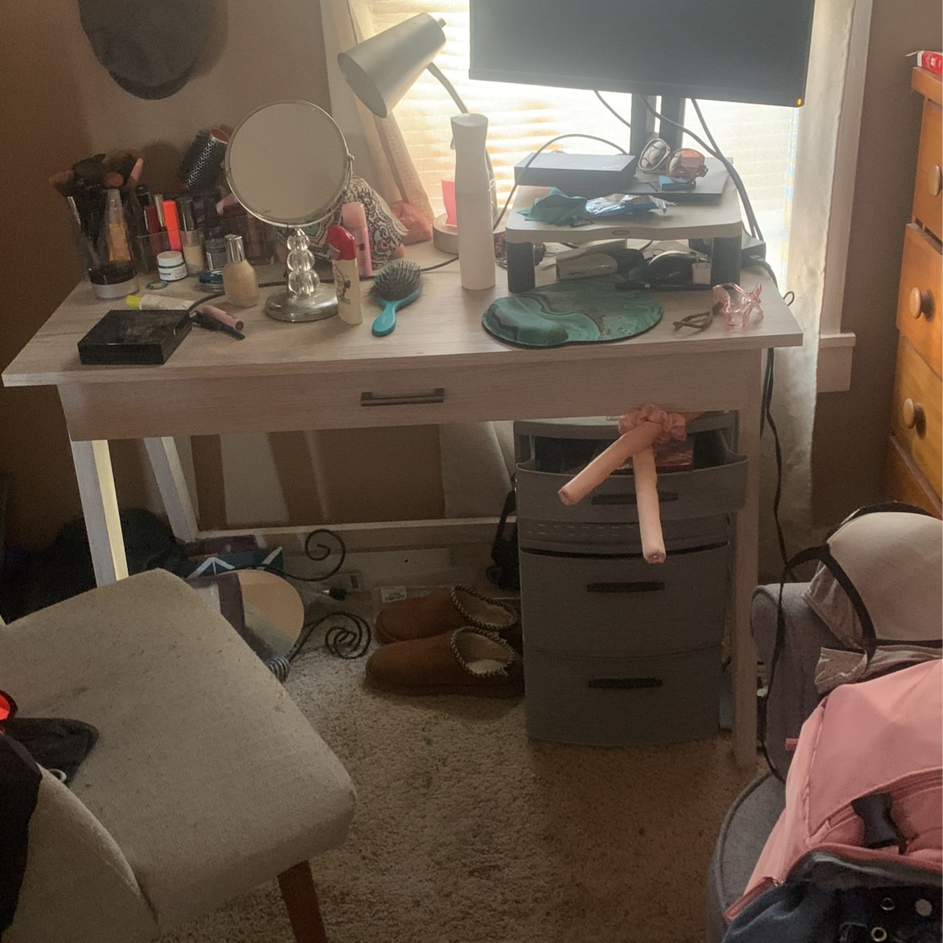 Desk And Grey Fabric Chair