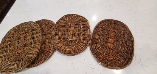 Selling Vintage  Set Of 4 Placemats 