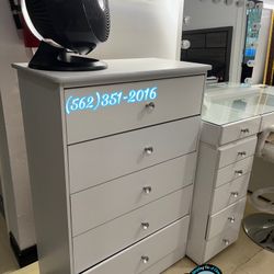 White Diamond Five Drawer Dresser With Diamond Knobs New 