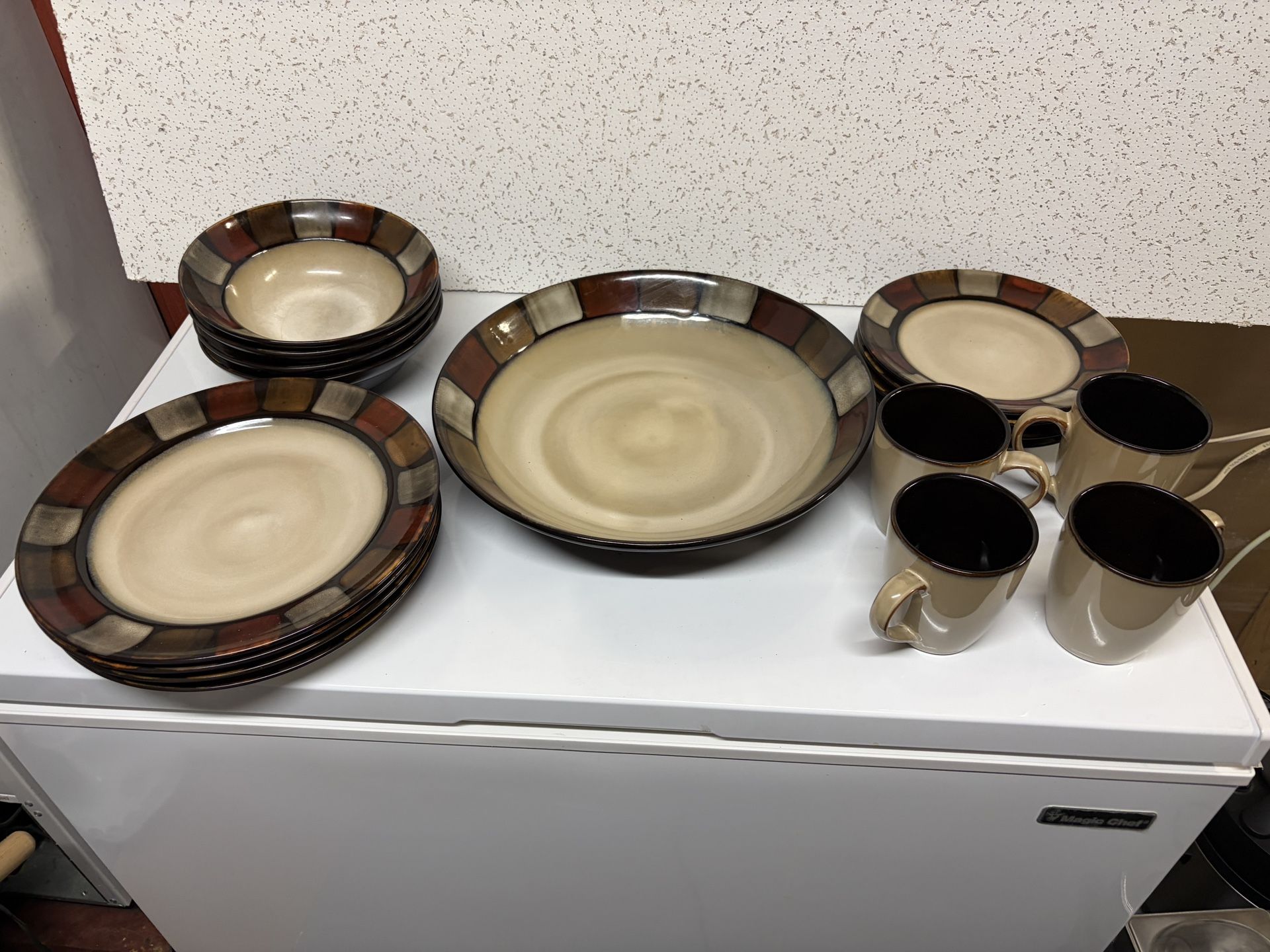 Stoneware dinner Ware