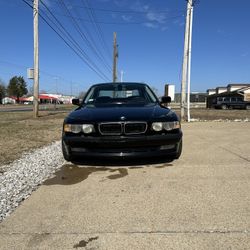 2001 BMW 740i