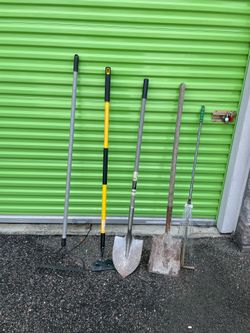Lot of 5 Yard & Garden Tool Bundle (Shovels, Rakes, and Hoe)