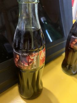 Christmas Santa 1997 Coca-Cola Classic 8 Fl Oz Sealed Original Glass Bottle