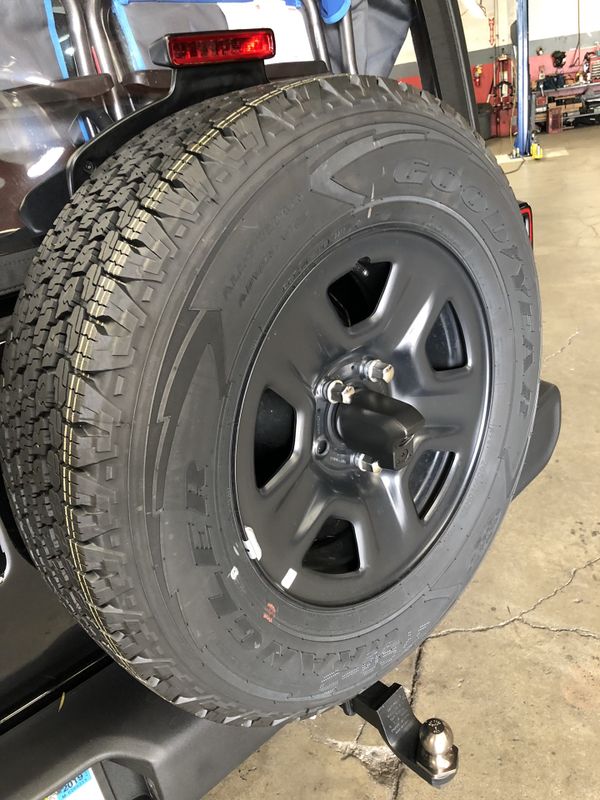 2018 Jeep Wrangler JL wheels and tires 245/75 R17 5 of