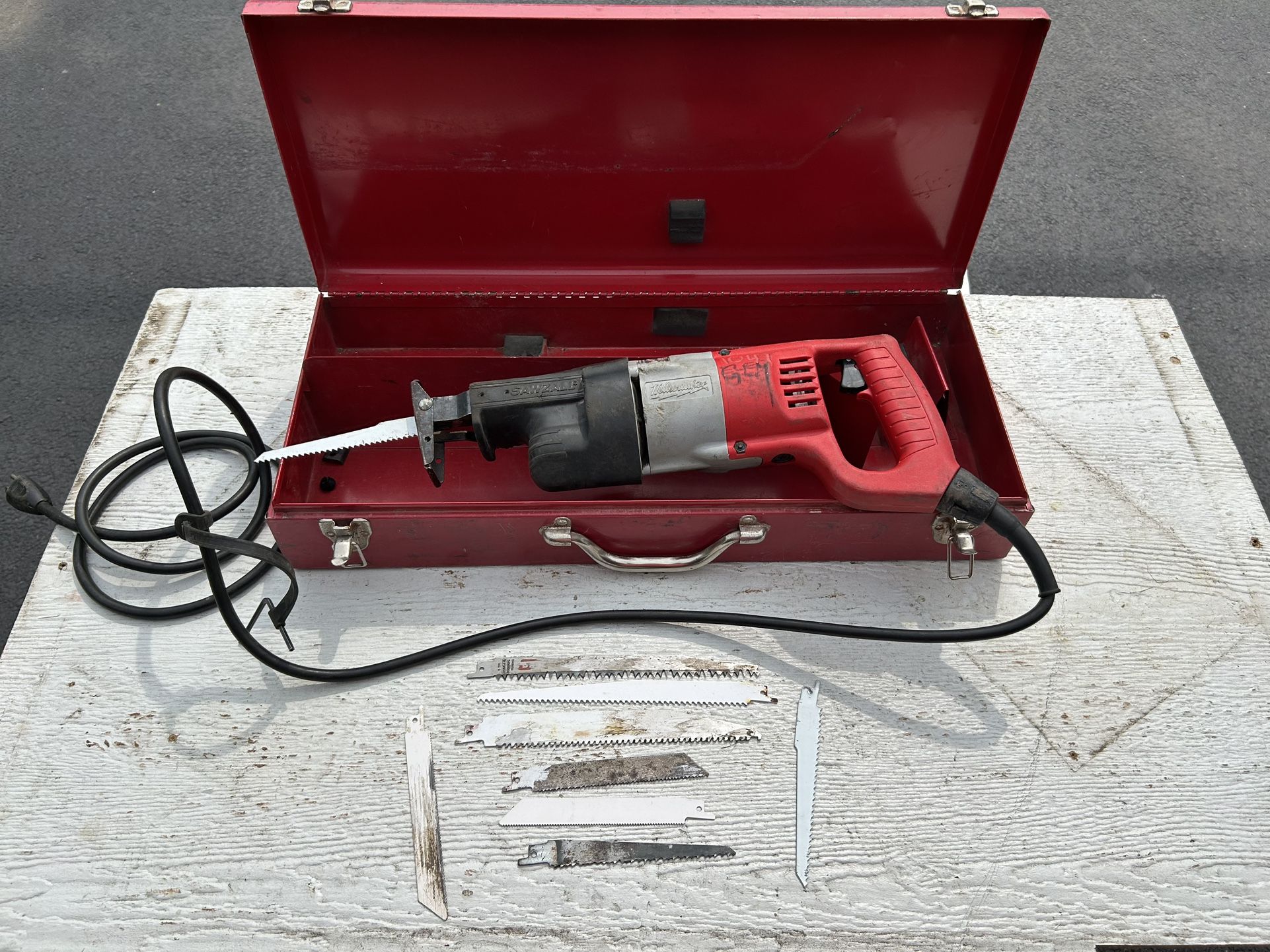 Milwaukee Heavy Duty Saws All w/blades And Case