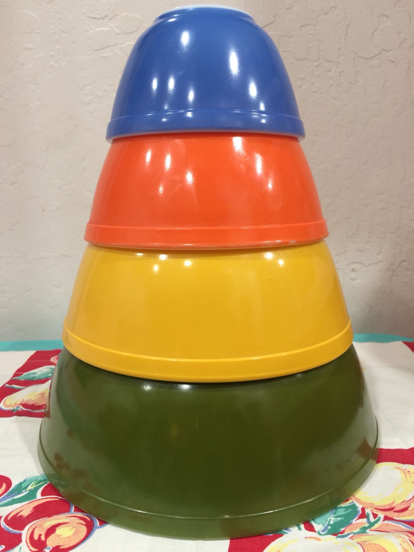 Pyrex Reverse Primary Mixing Bowl Set