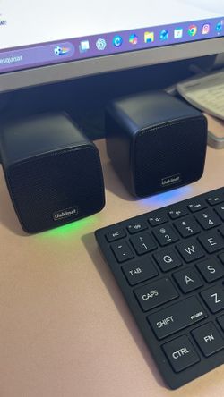 Monitor - keyboard - portable speaker - mouse