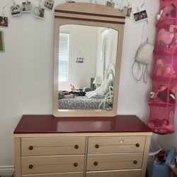 Dresser With Mirror