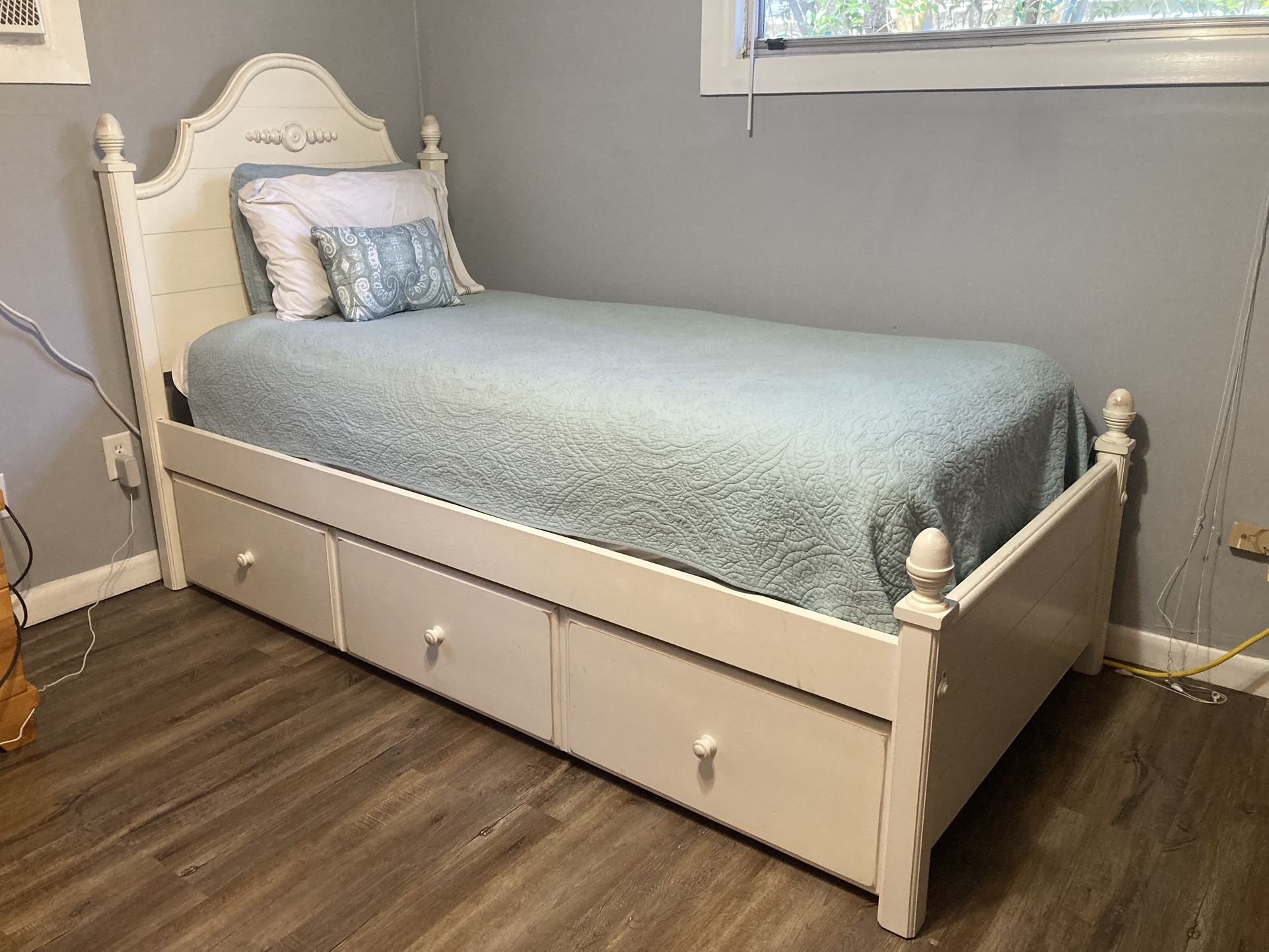 Ethan Allen Country Cottage Twin Bed