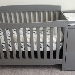 Crib W/ Changing Table 