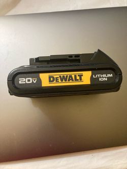 Dewalt battery 20 volts new