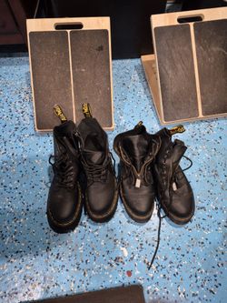 Boots size 8 80$ for the both