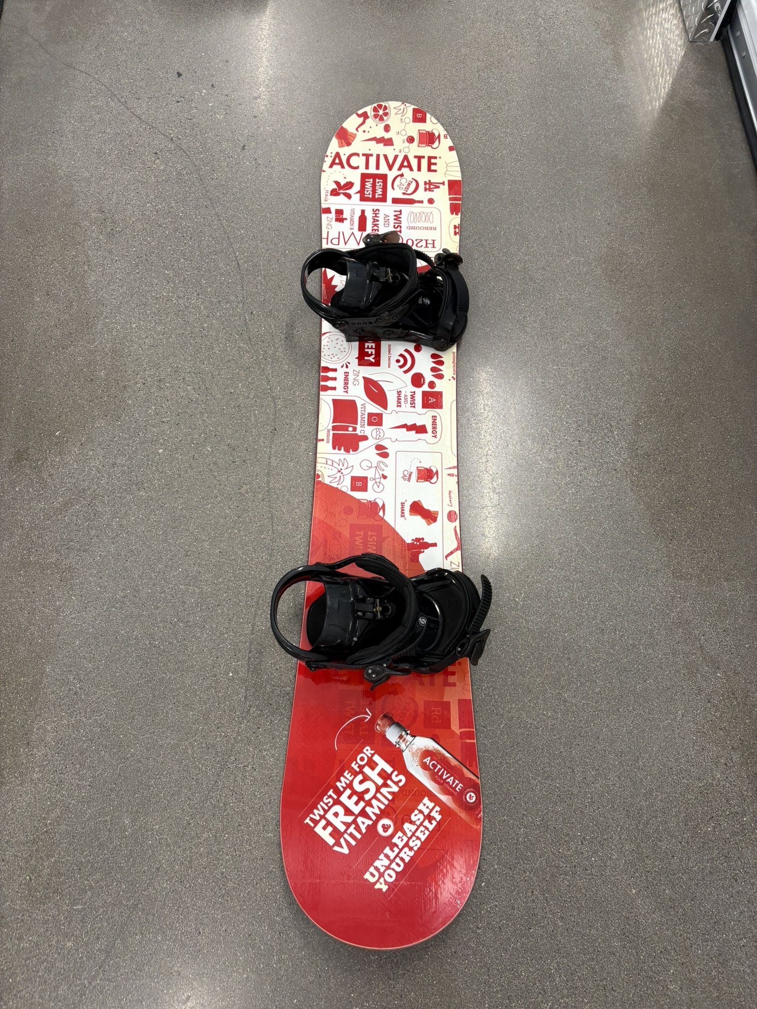 (NEW!) Signal Activate Red 155CM Men’s Snowboard With Sims Bindings