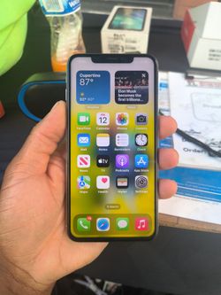 iPhone xs mas has camera issues but unlocked for all carriers