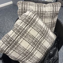 4 Pillows