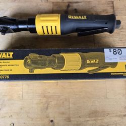 DEWALT  3/8" PNEUMATIC AIR RATCHET. 