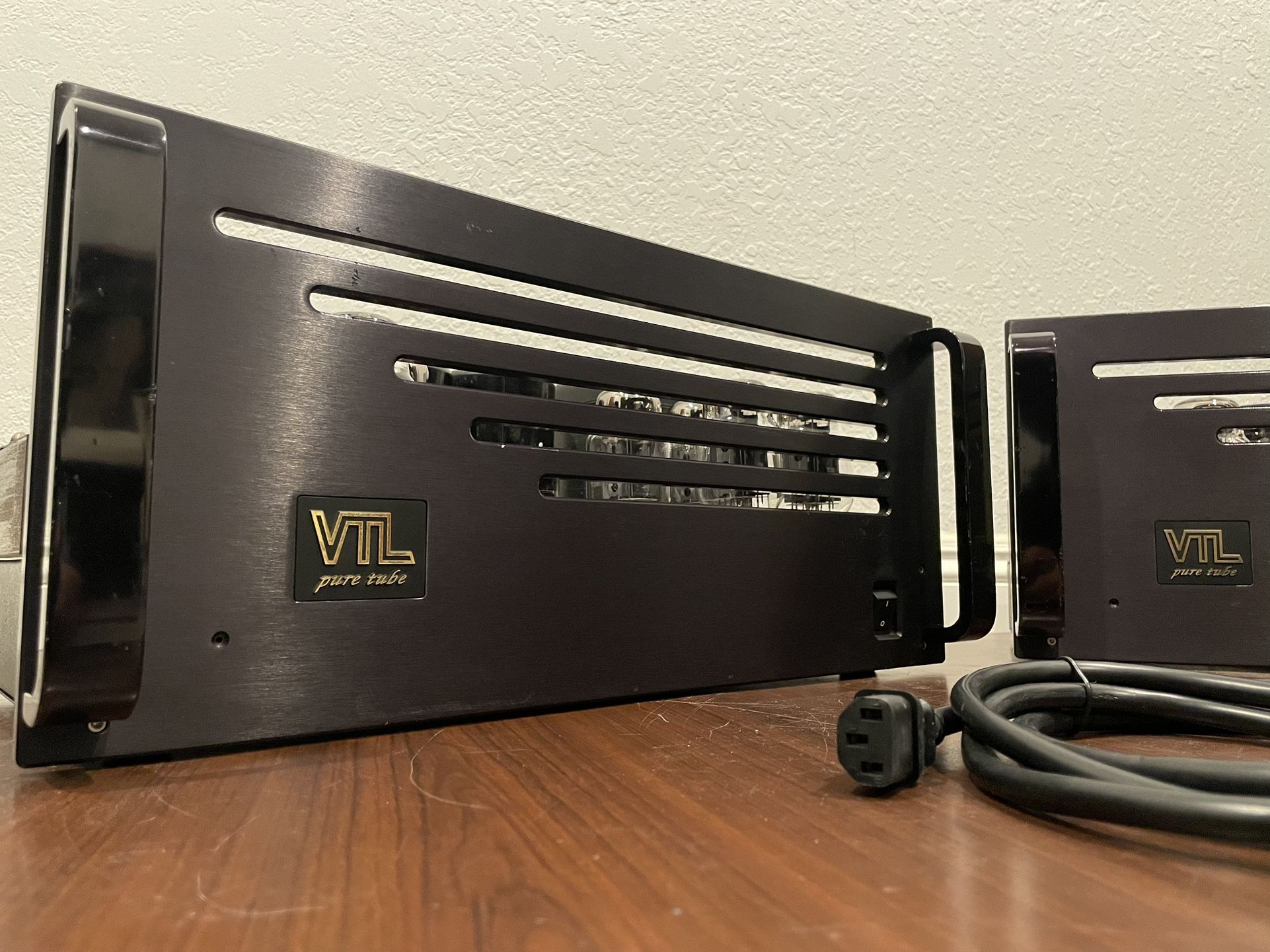 VTL MB-250 Mono block Tube Power Amplifier /250 Watts/channel 8 Ohms (Stereo)