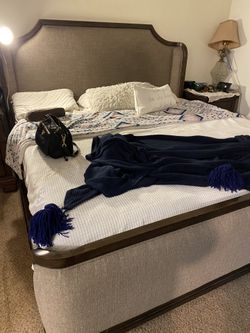King Bedroom Set (ASHLEY FURNITURE )