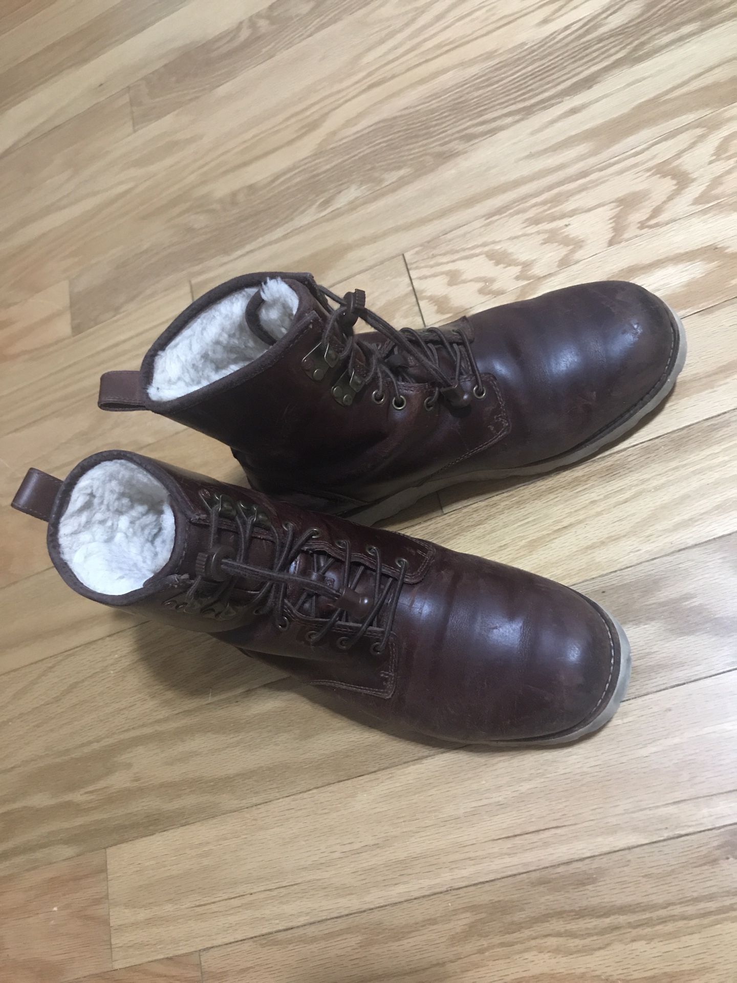 UGG Man’s Leather Winter Boots Size 10