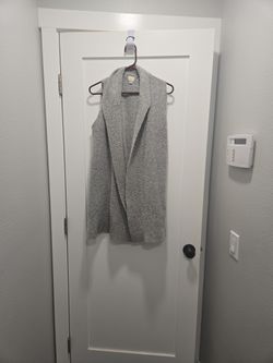 Gray Sleeveless Knit Cardigan