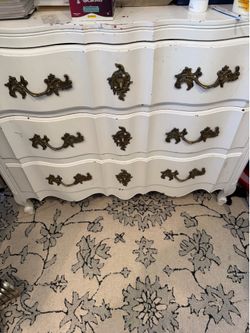 Vintage French Provincial Dresser