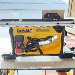 DeWALT Table Saw