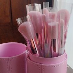 Beauty Creations Brushes With Holder 