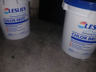 Leslie's chlori brite 2 of them
