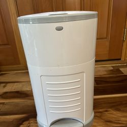 dekor diaper pail and 11 babyfeel refill packs