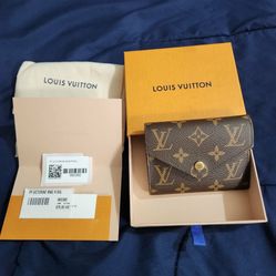 LV Wallet For Women 100 % Authentic ( Like New )