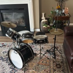Pearl Roadshow Junior Drum  set 